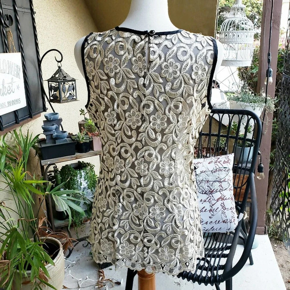 Shift Top /Gold with Black / Embroidery / Medium - Picture 2 of 5